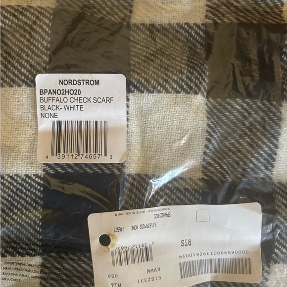Nordstrom Black and White Buffalo Plaid Scarf NWT - Picture 4 of 4